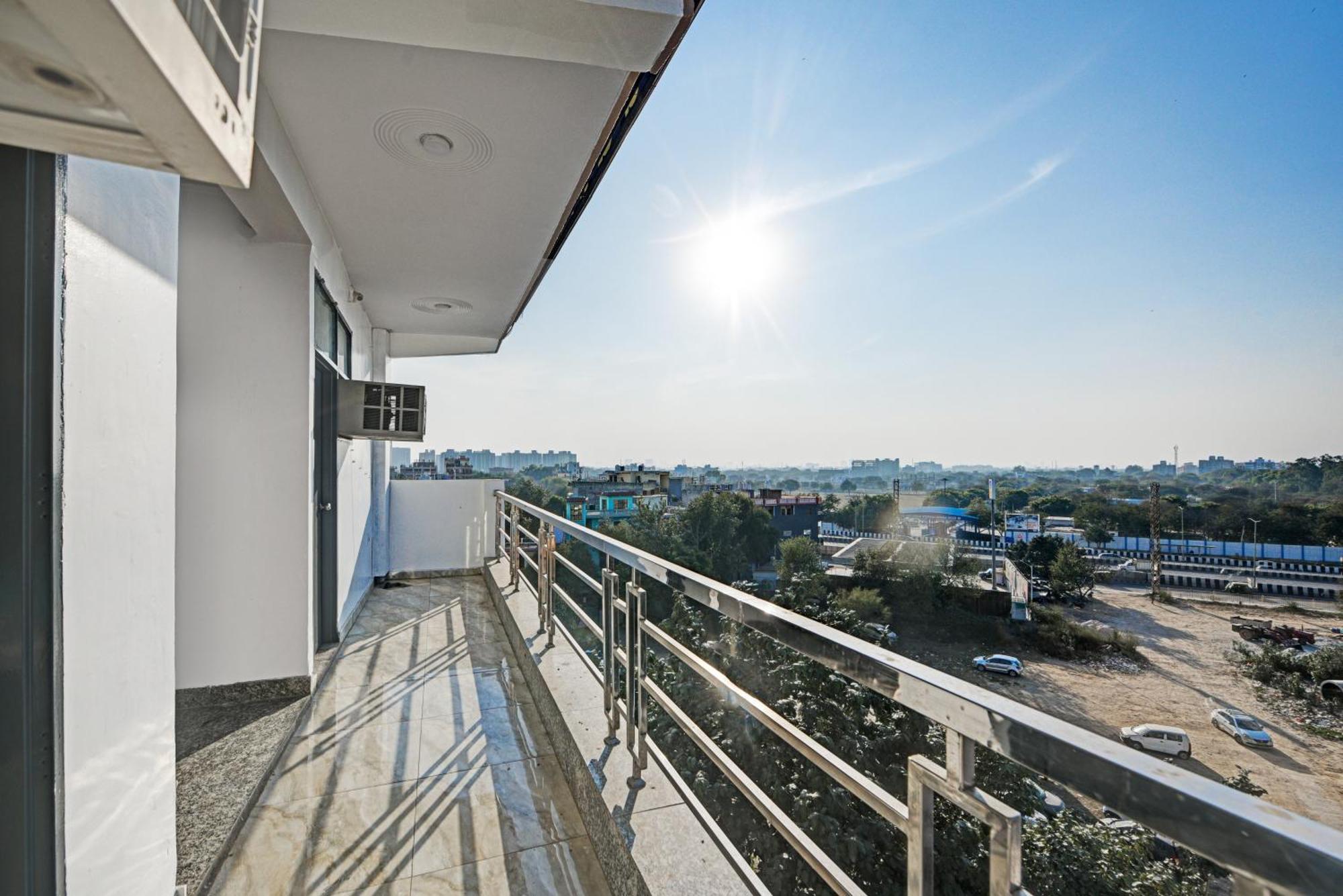 Royal Spark Inn1 - Medicity Gurugram, Near Medanta Hospital Gurgaon Esterno foto
